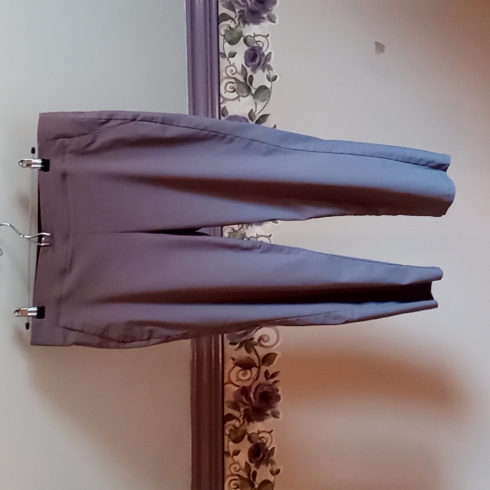 Nearly New! SIMPLY VERA  Capri Stretch- Large